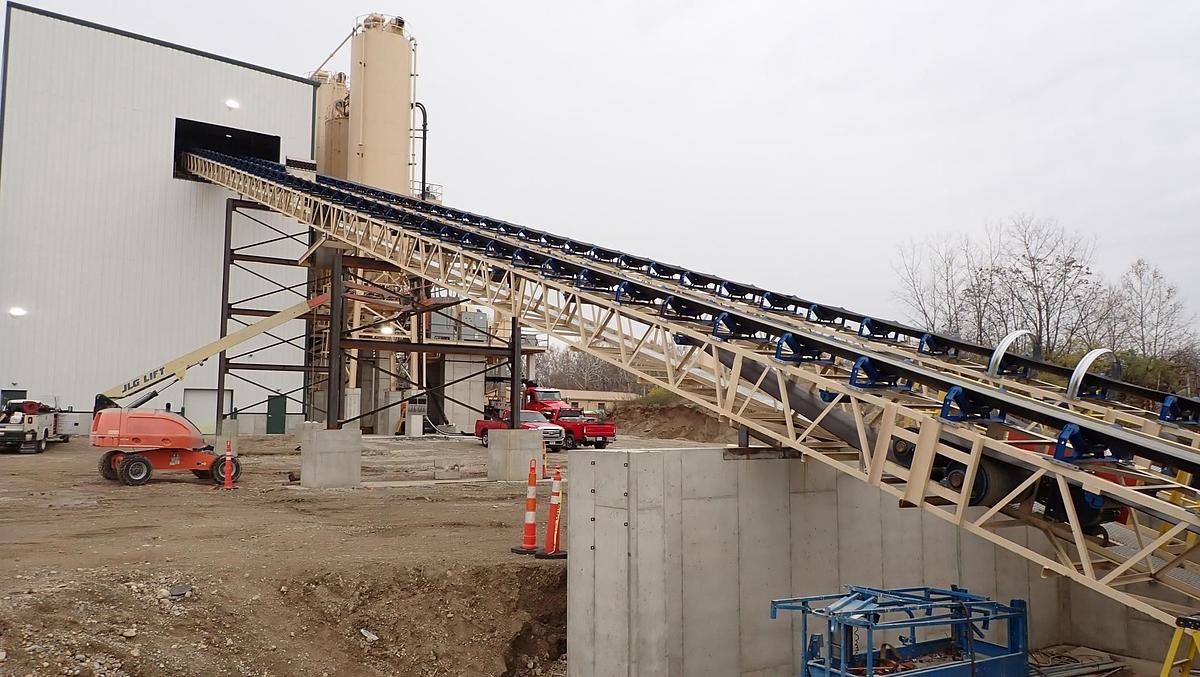 2025 EARTHWORM CONVEYORS 3X80