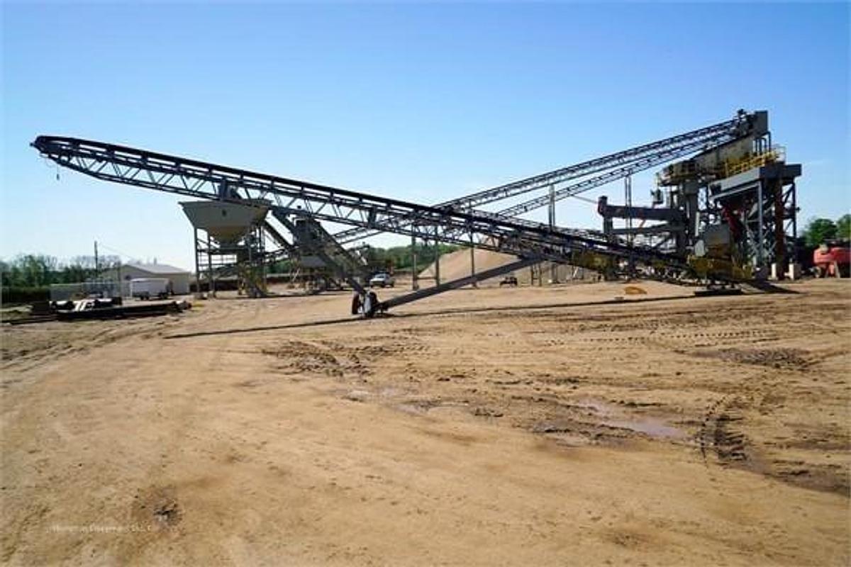 2025 EARTHWORM CONVEYORS 30X80