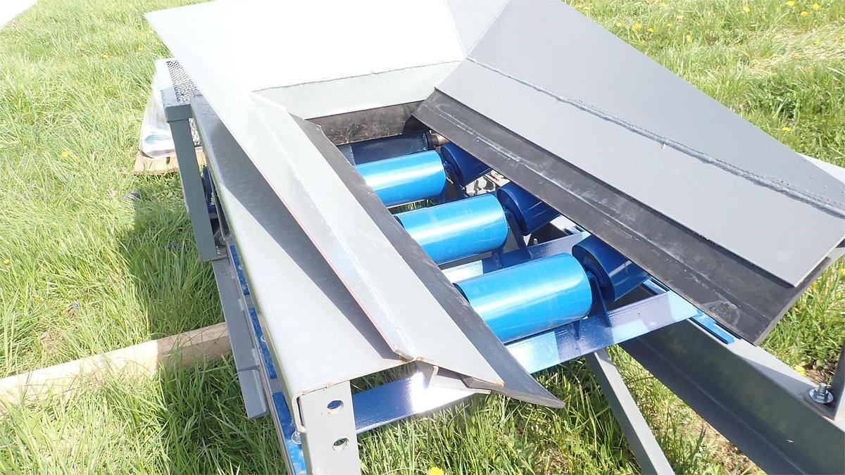 2025 EARTHWORM CONVEYORS 24X20