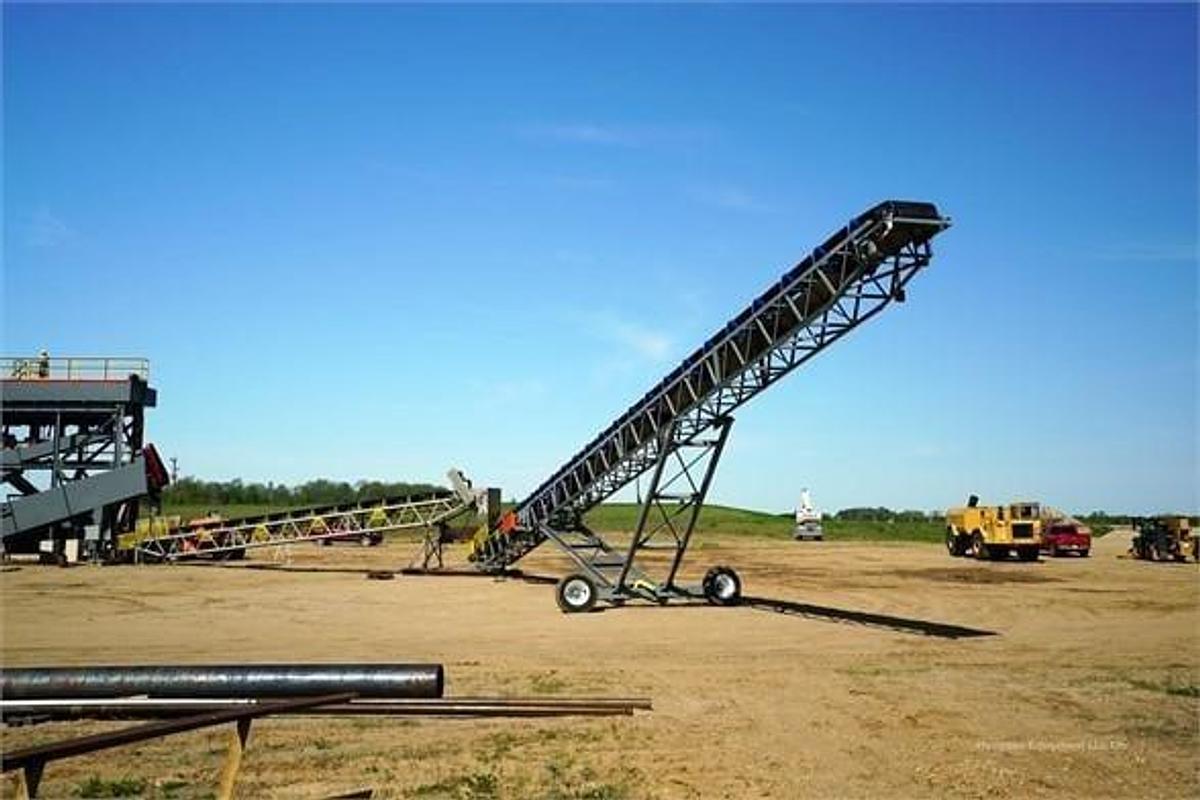 Used 2025 EARTHWORM CONVEYORS 30X100
