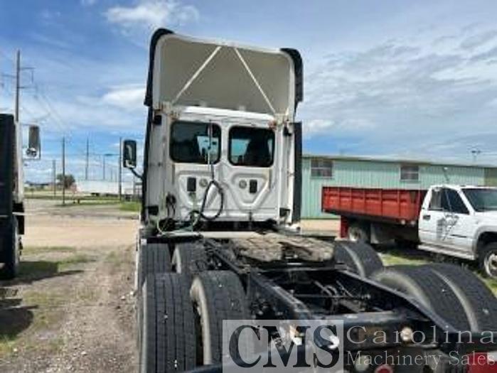 Used 2015 Cascadia Day Cab