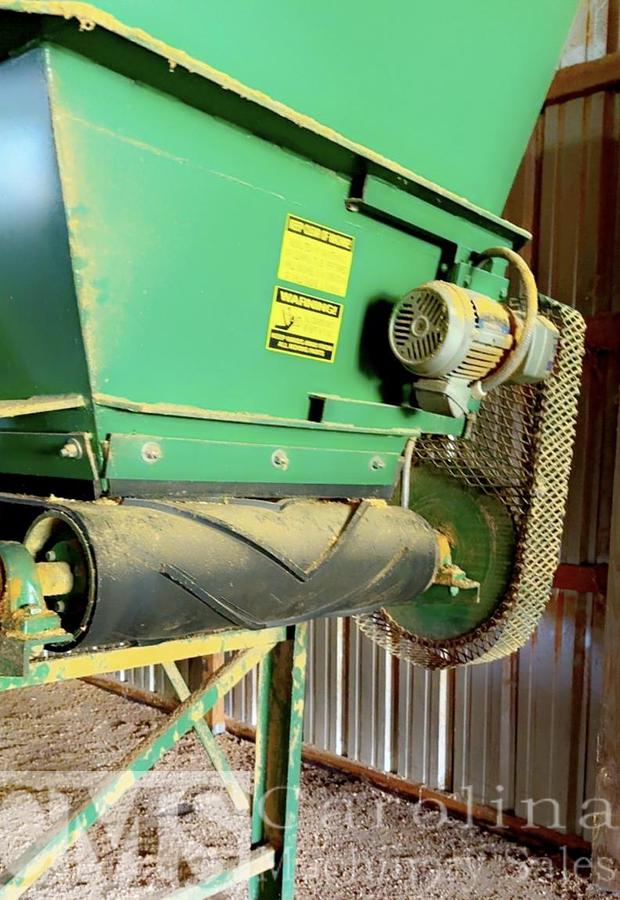 Used Real Tuff Shaving Baler with Bin