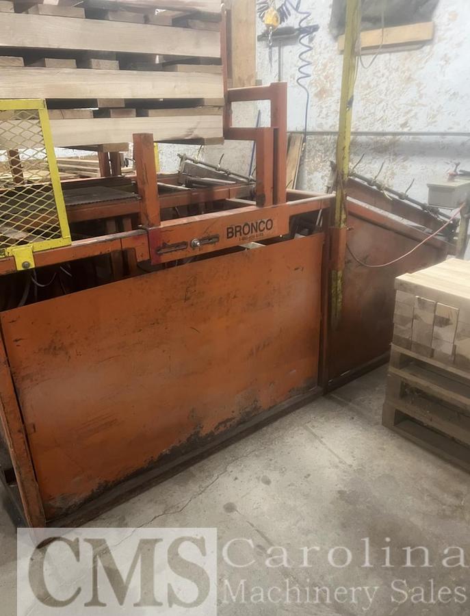 Used Bronco Pallet Nailer with Stacker