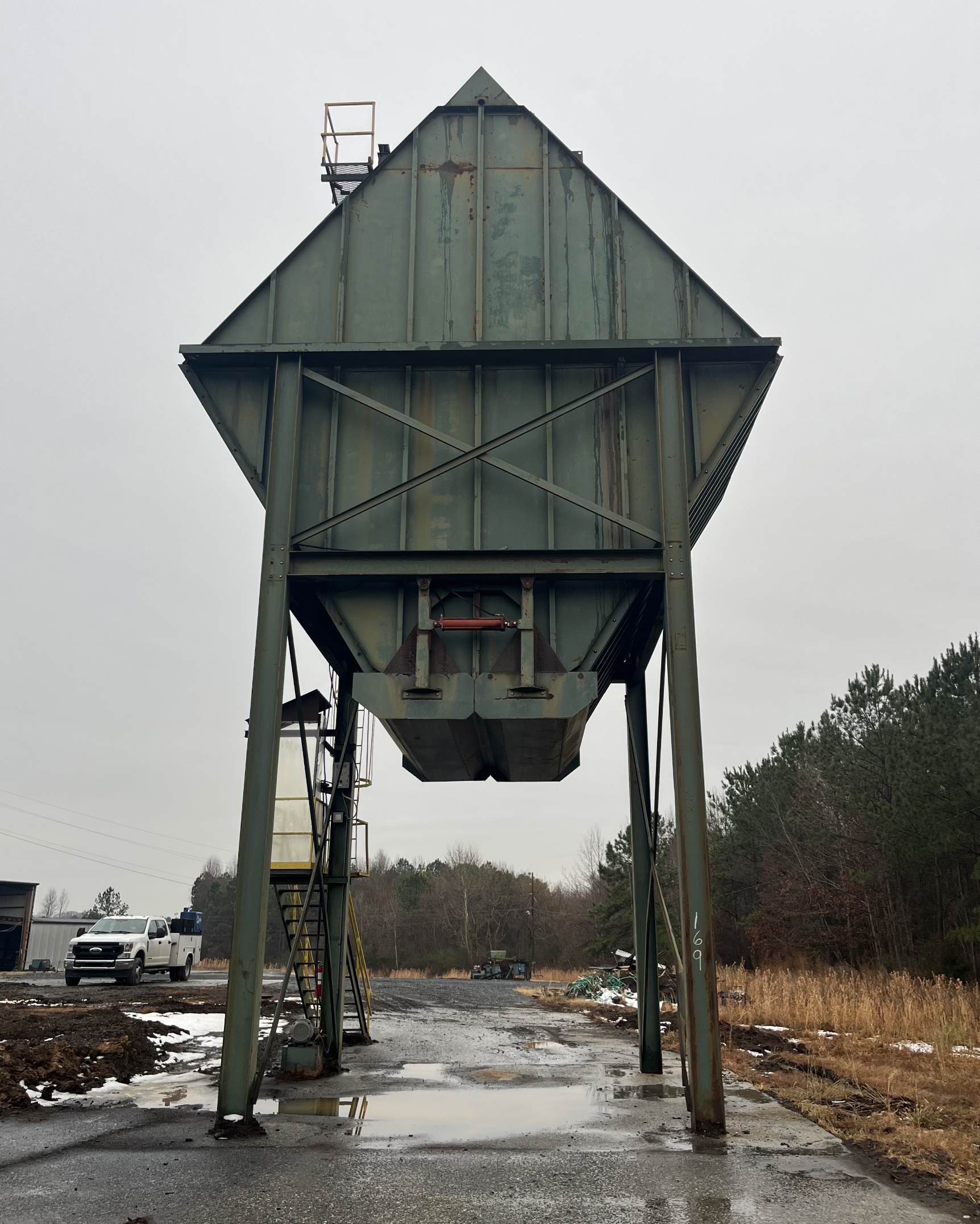 Used Peerless 30 Unit Chip Bin