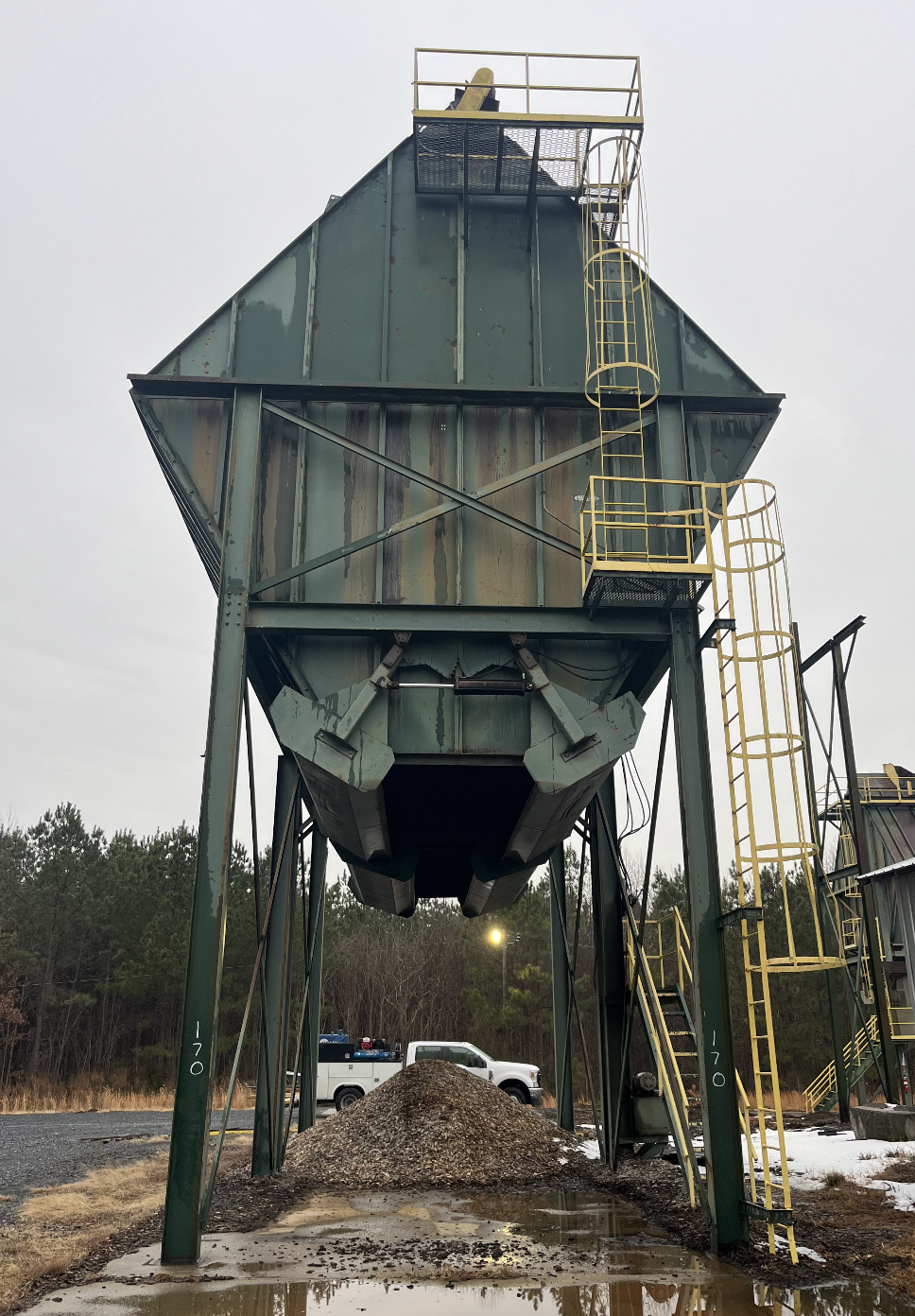 Used Peerless 60 Unit Chip Bin