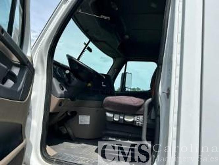 Used 2015 Cascadia Day Cab