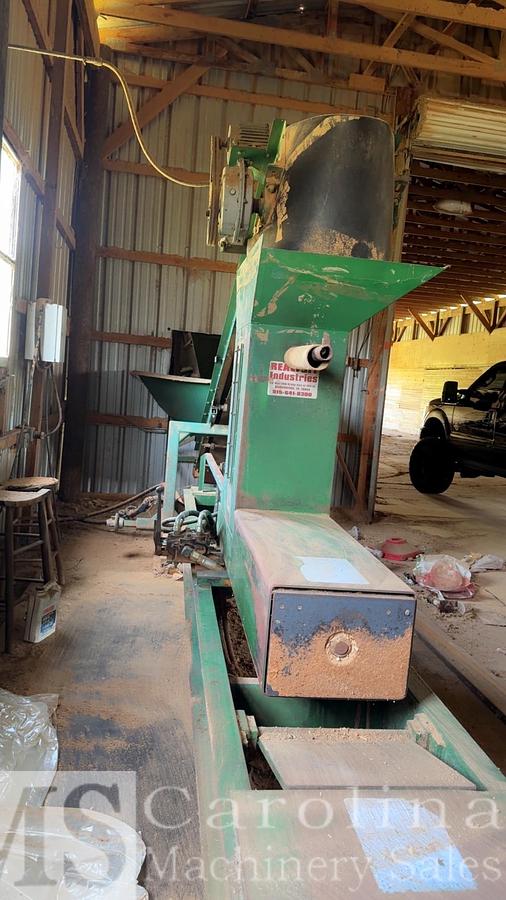 Used Real Tuff Shaving Baler with Bin
