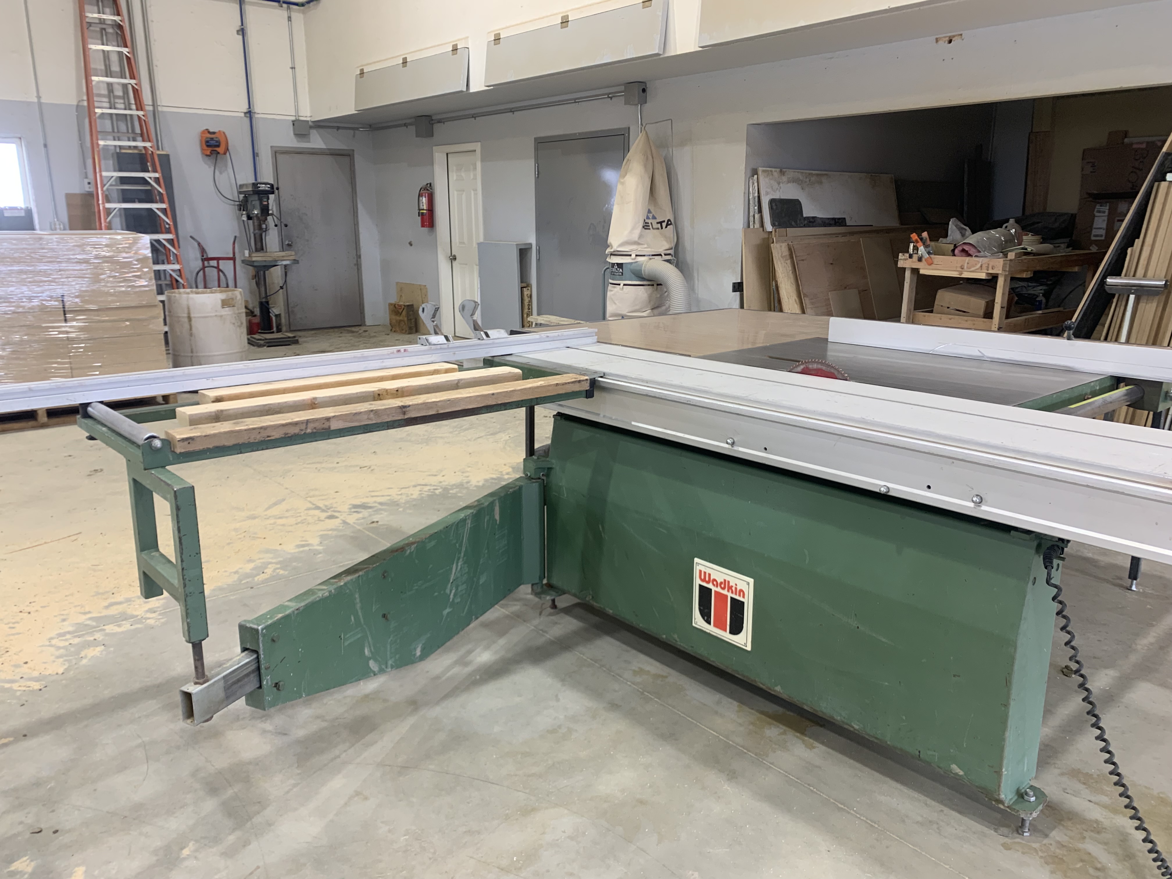 Used 1991 Watkin CP 32 Sliding Table Saw for Sale in Mountain