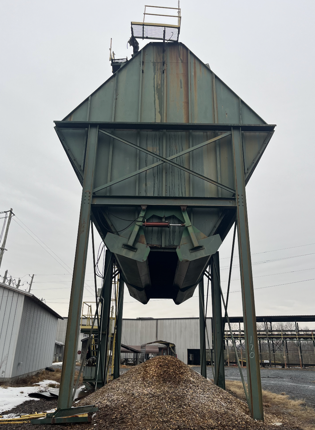 Used Peerless 60 Unit Chip Bin