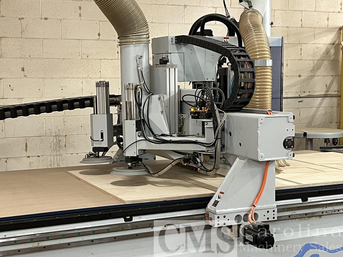Used 2015 Weeke Vantech 512 CNC Router with Offloading