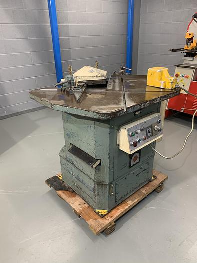 Used AMADA CS 220  3.2 mm Hydraulic corner notcher