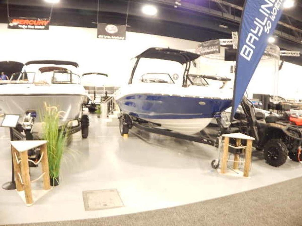 2025 Bayliner VR5 Bowrider