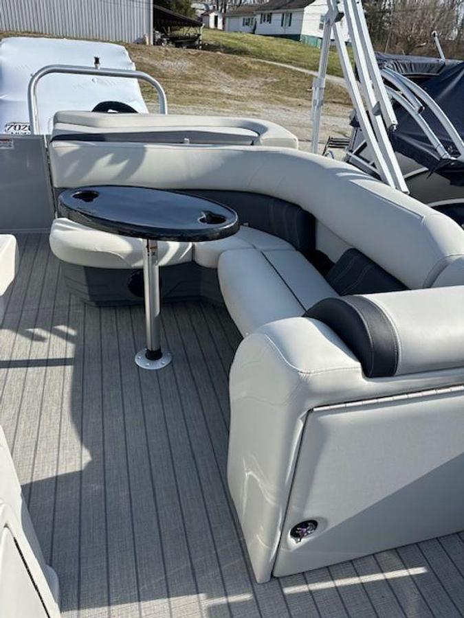 2025 Sylvan 820 Cruise