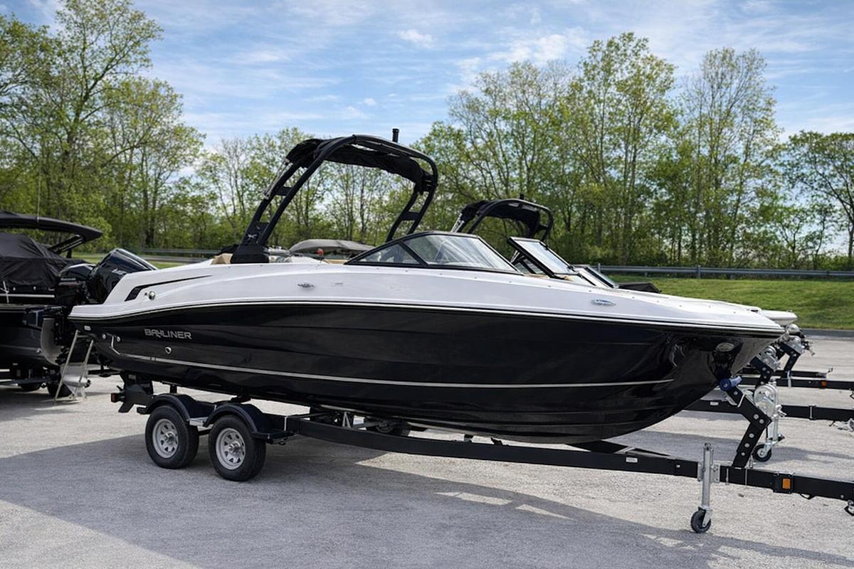 2025 Bayliner VR6 Bowrider - Outboard