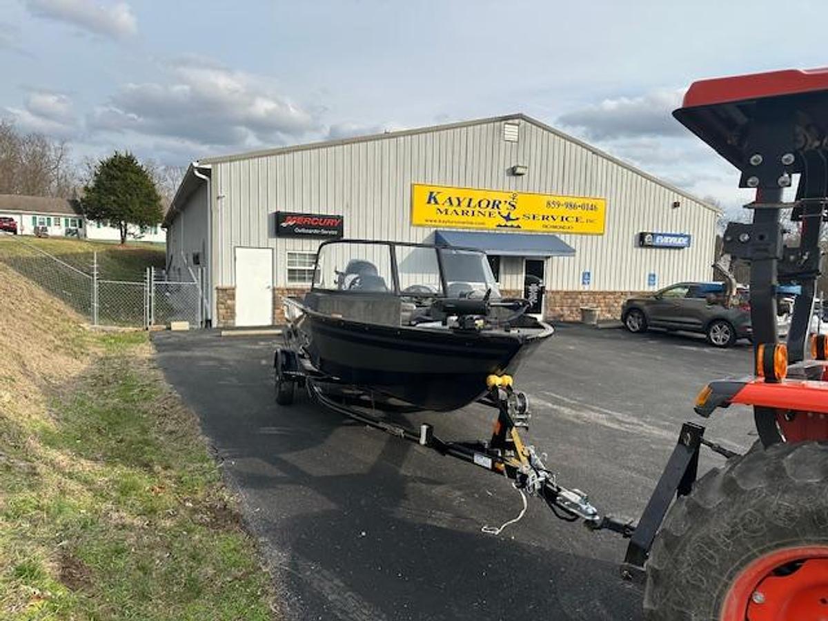 2026 Smoker Craft Excursion 17 DC