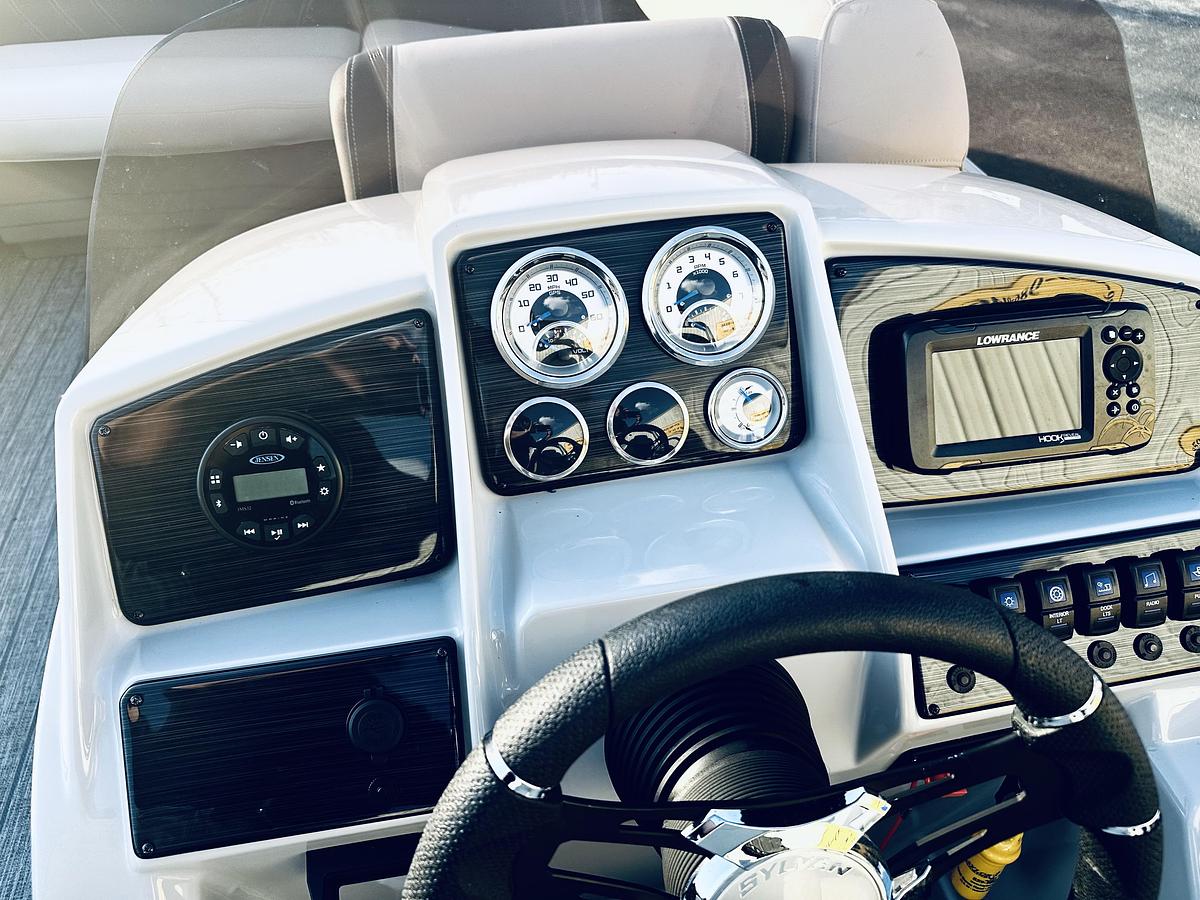 Used 2022 Sylvan 8522 CLZ