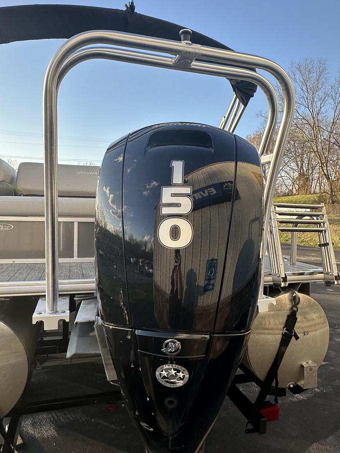 Used 2022 Sylvan 8522 CLZ