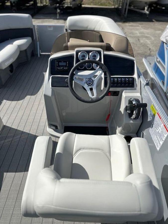 2025 Sylvan 820 Cruise