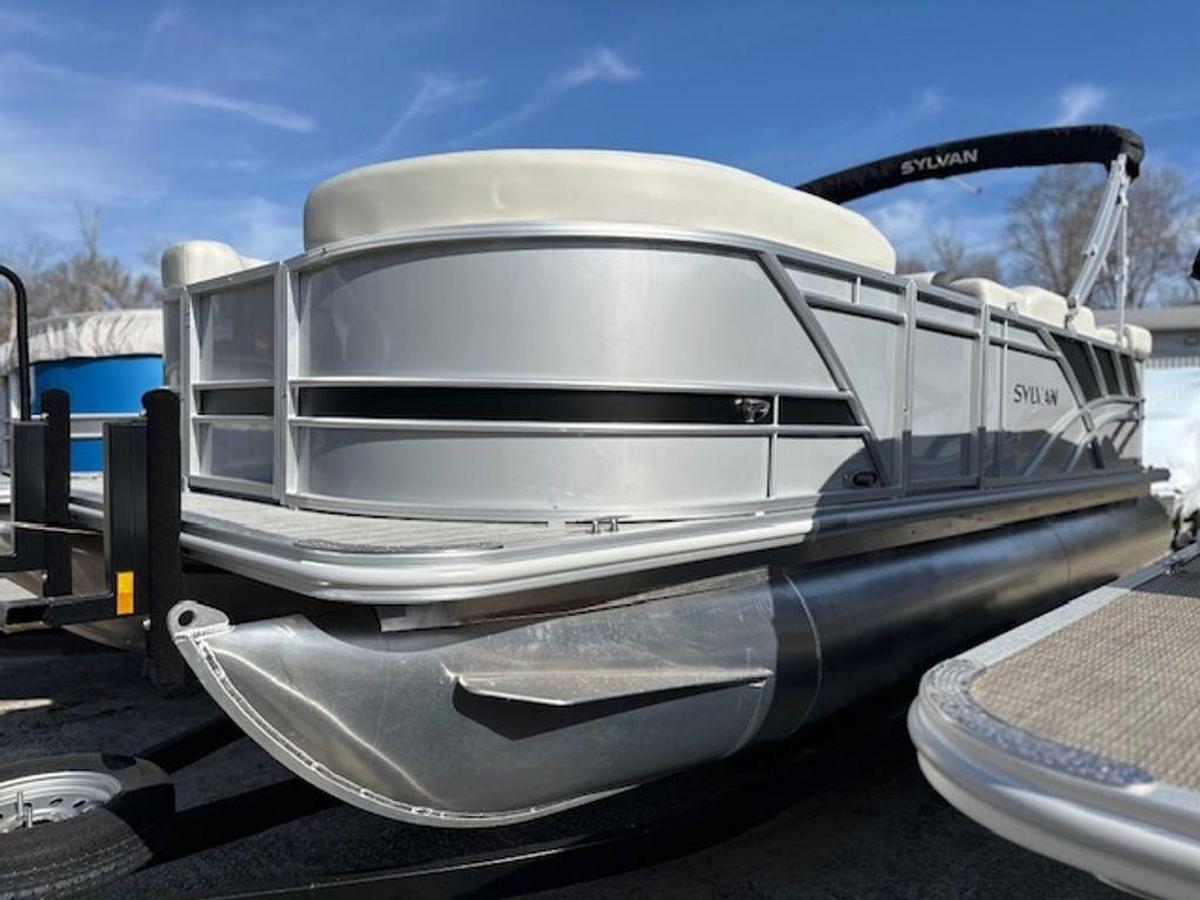 2025 Sylvan 820 Cruise