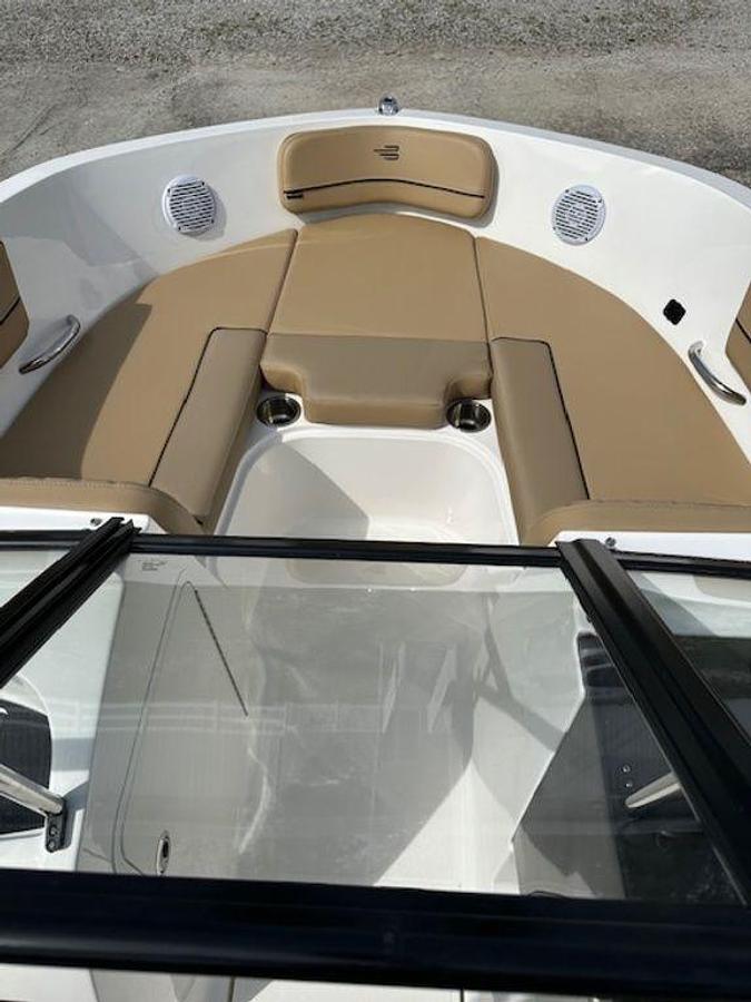 2025 Bayliner VR5 Bowrider