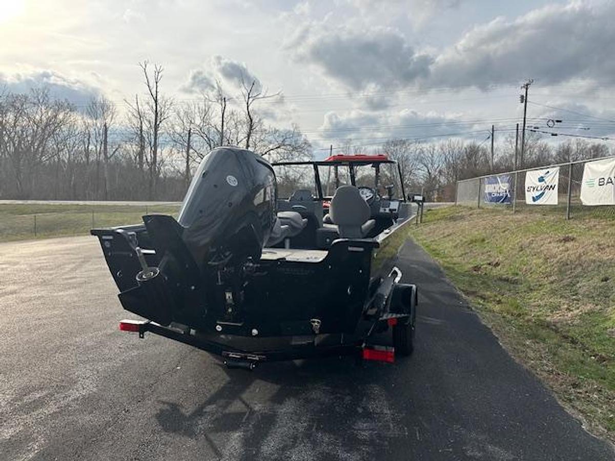 2026 Smoker Craft Excursion 17 DC