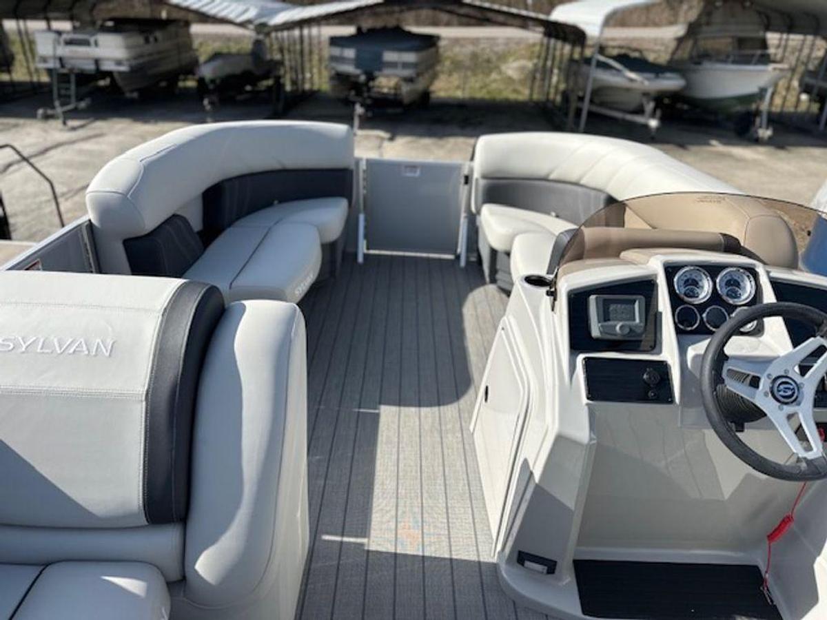 2025 Sylvan 820 Cruise