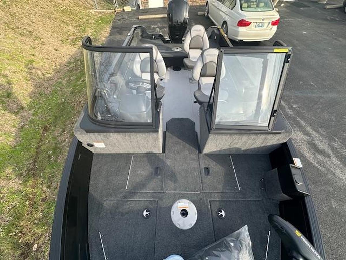 2026 Smoker Craft Excursion 17 DC