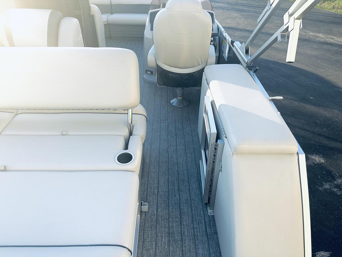 Used 2022 Sylvan 8522 CLZ