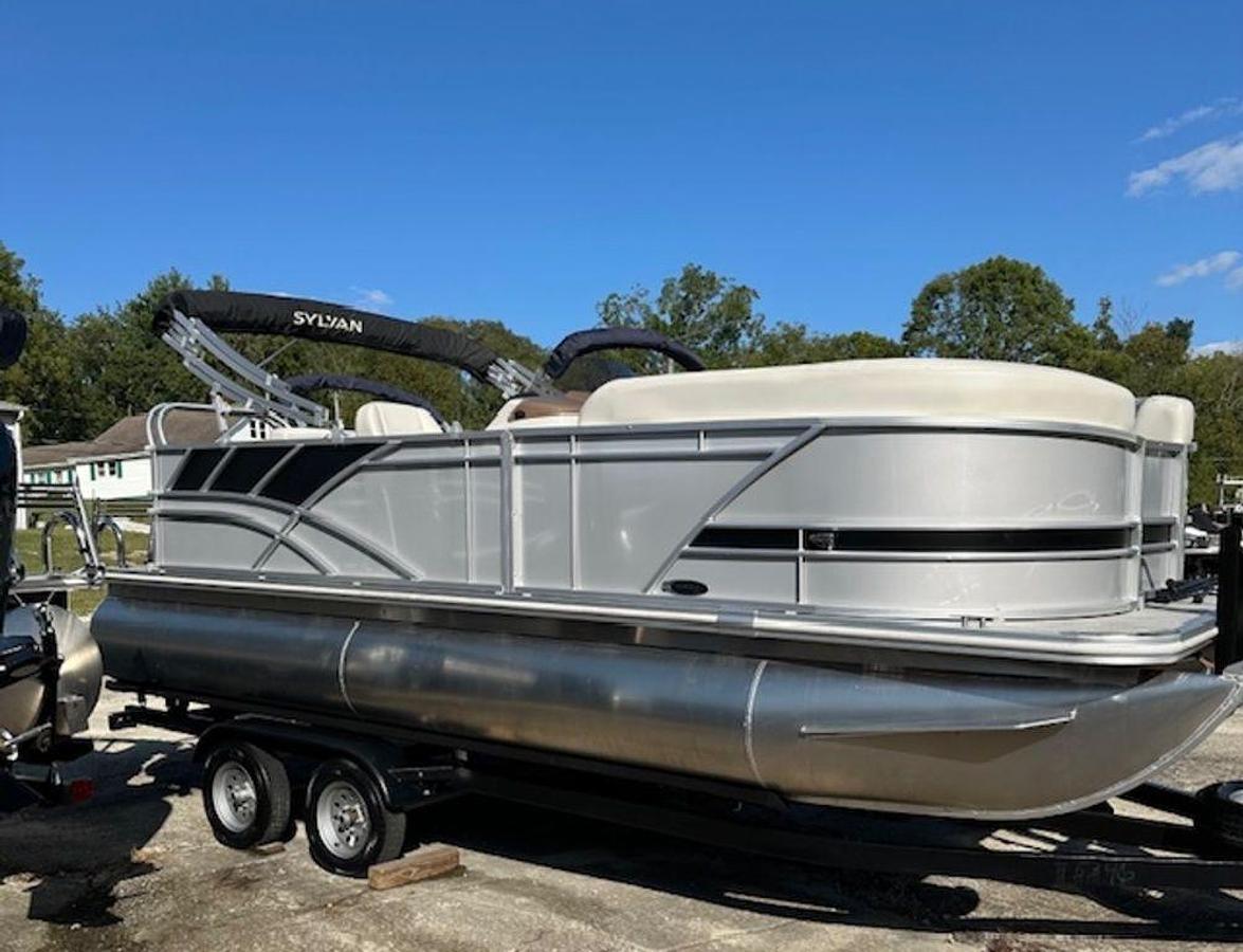 2025 Sylvan 820 Cruise