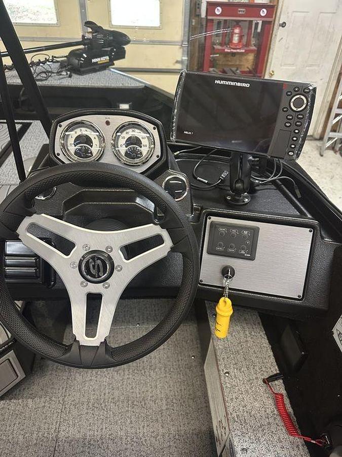 2026 Smoker Craft Excursion 17 DC