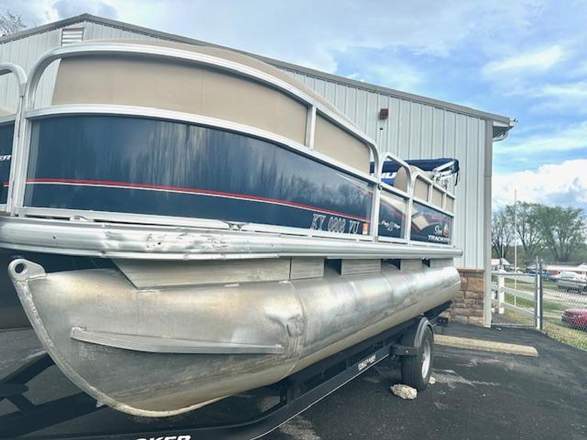 Used 2019 SunTracker Party Barge 18
