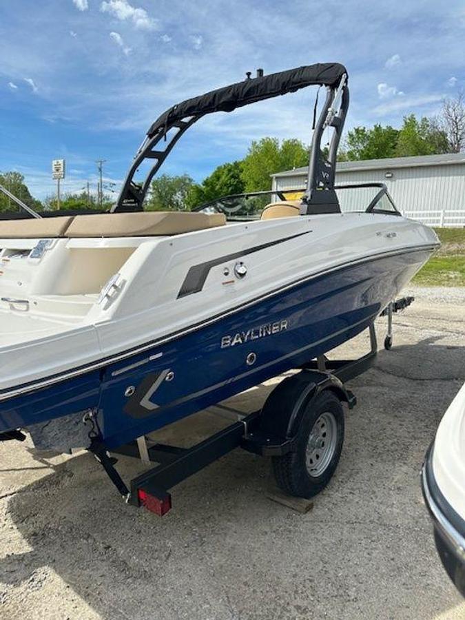 2025 Bayliner VR5 Bowrider
