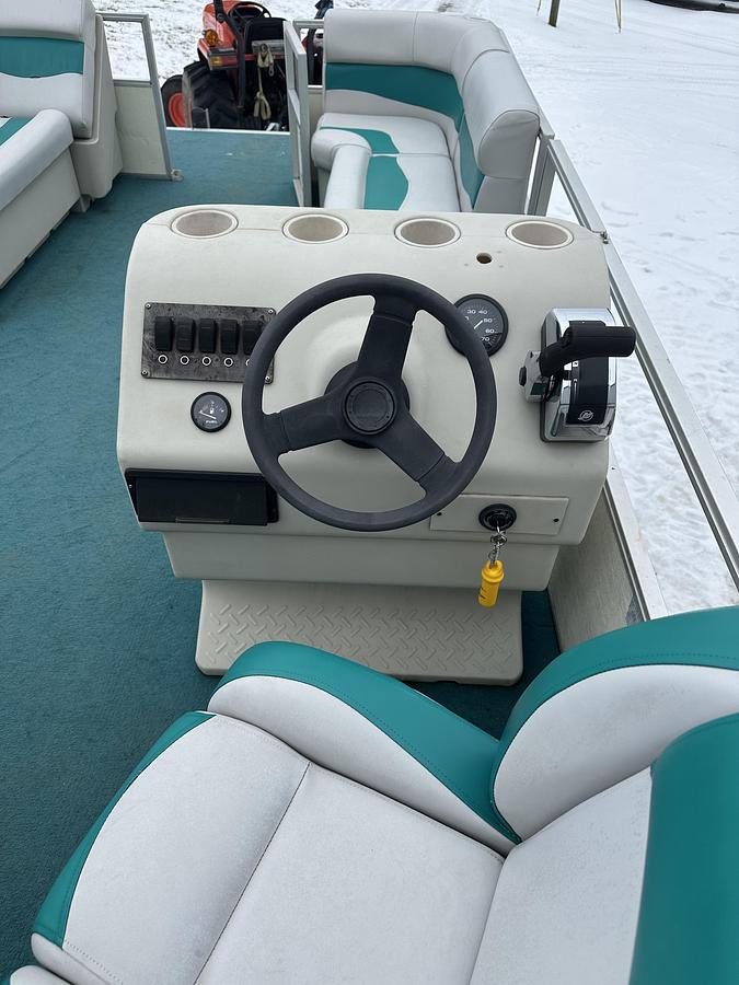 Used 1997 Crest 22 Crest II DLX