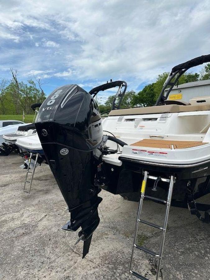 2025 Bayliner VR6 Bowrider - Outboard