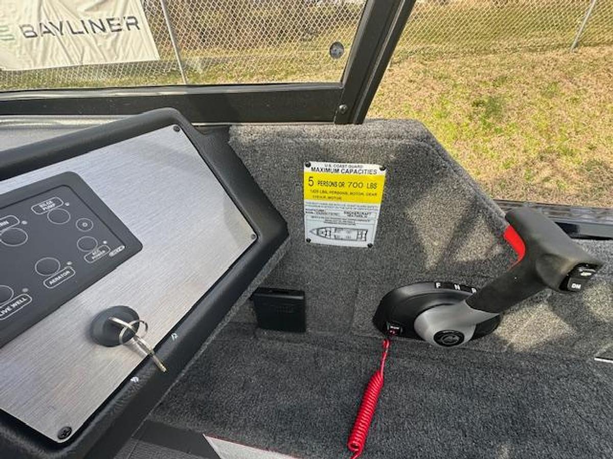 2026 Smoker Craft Excursion 17 DC