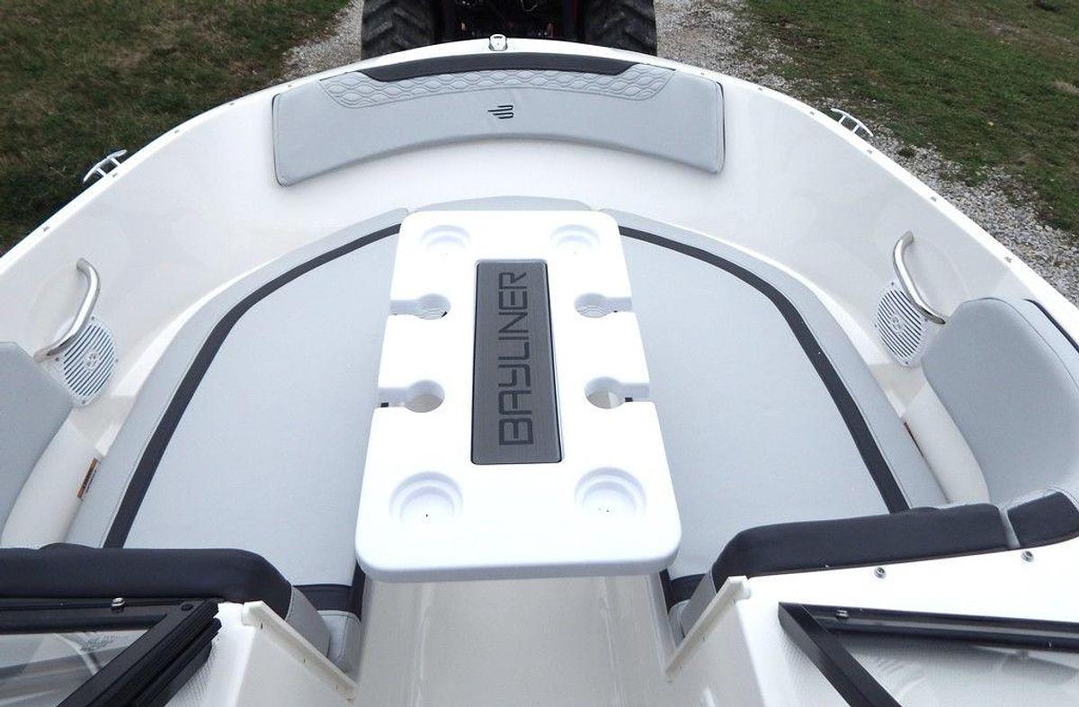 2024 Bayliner M19