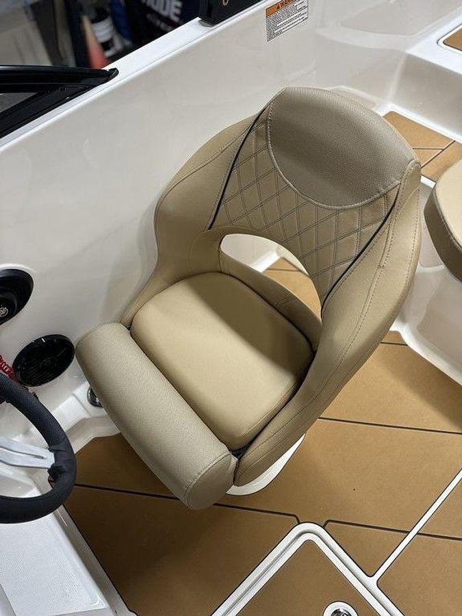 2025 Bayliner D20