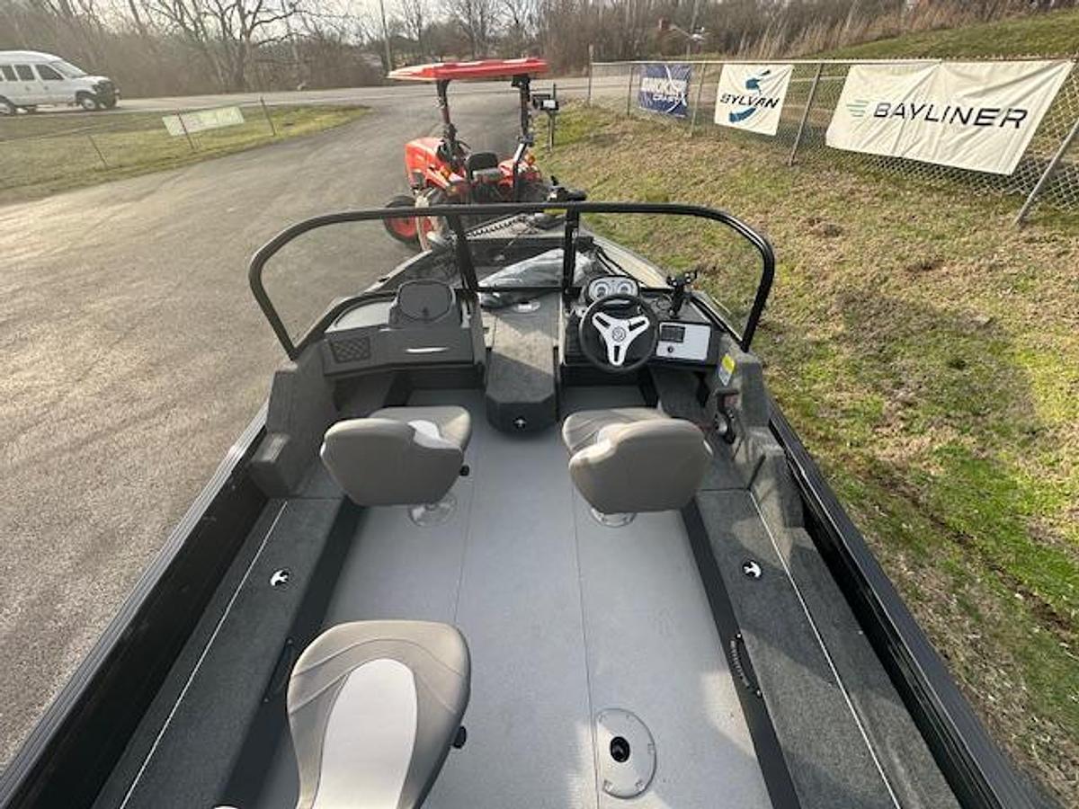 2026 Smoker Craft Excursion 17 DC