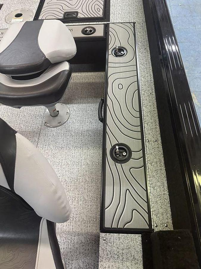 2026 Smoker Craft Excursion 17 DC