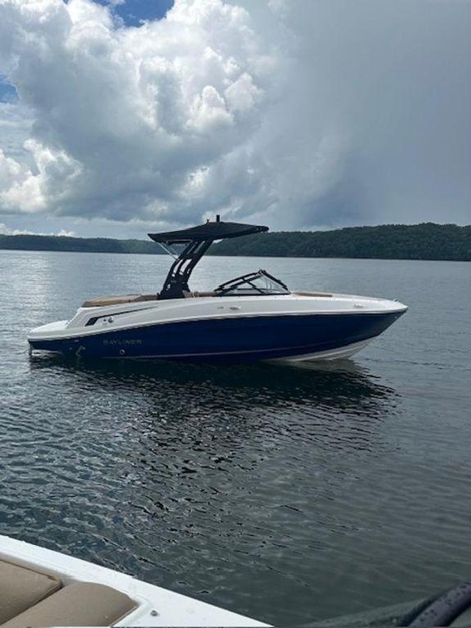 2025 Bayliner VR5 Bowrider