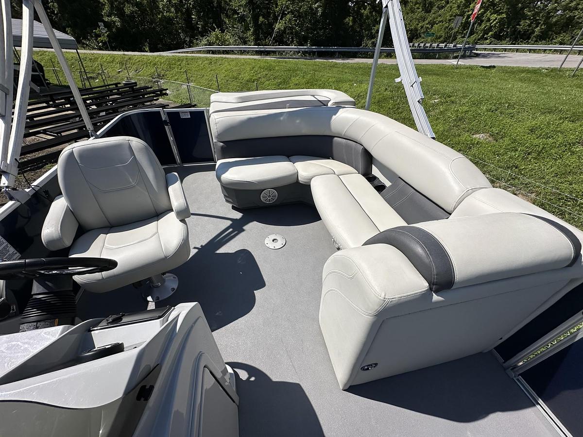 Used 2020 Sylvan 820 Cruise