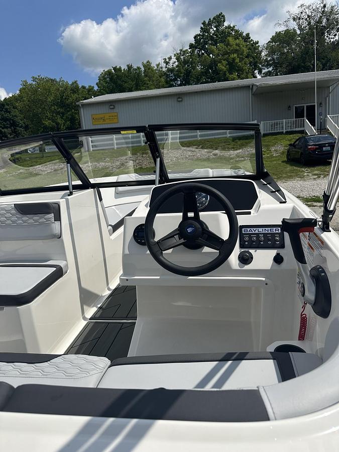 Used 2026 Bayliner M17