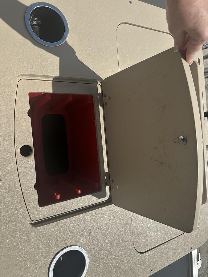 Used 2019 SYLVAN 8522 PARTY FISH