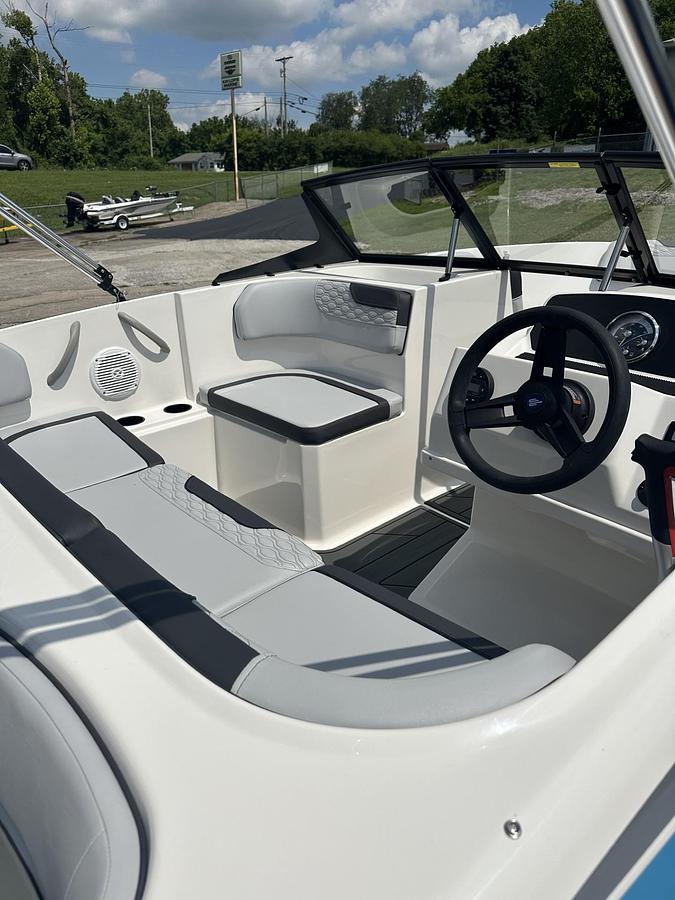 Used 2026 Bayliner M17