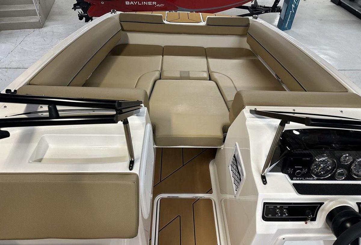 2025 Bayliner D20