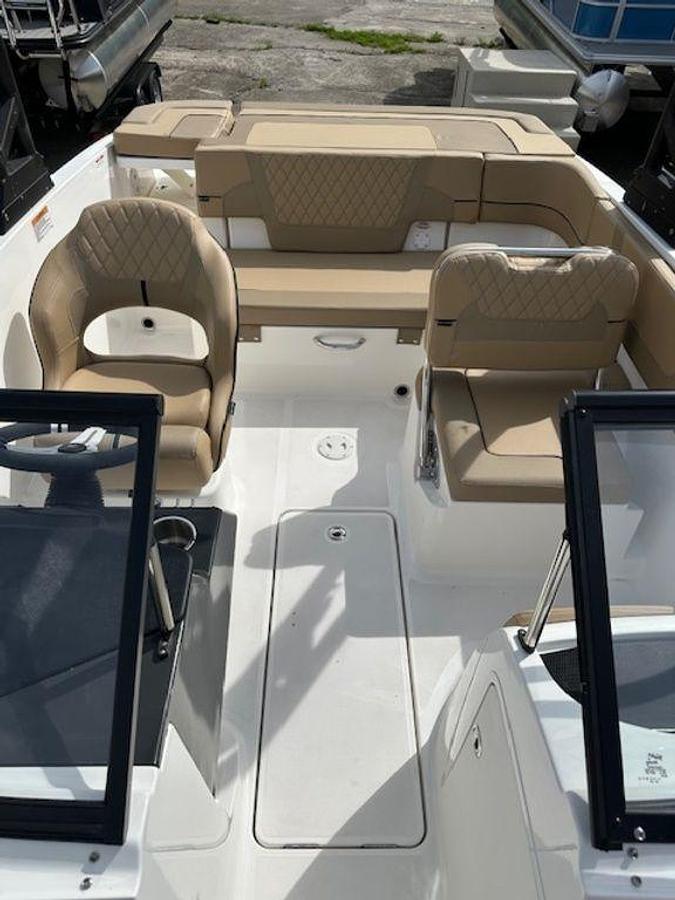 2025 Bayliner VR5 Bowrider