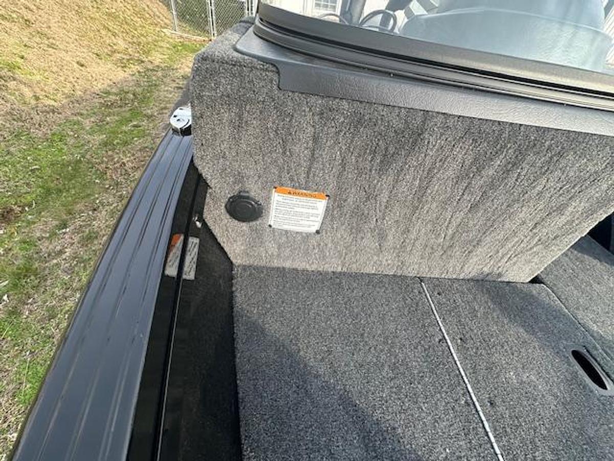 2026 Smoker Craft Excursion 17 DC