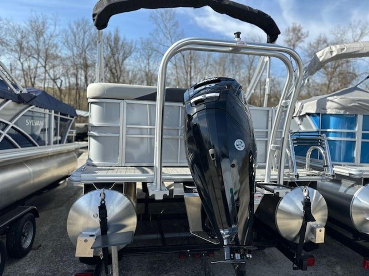 2025 Sylvan 820 Cruise