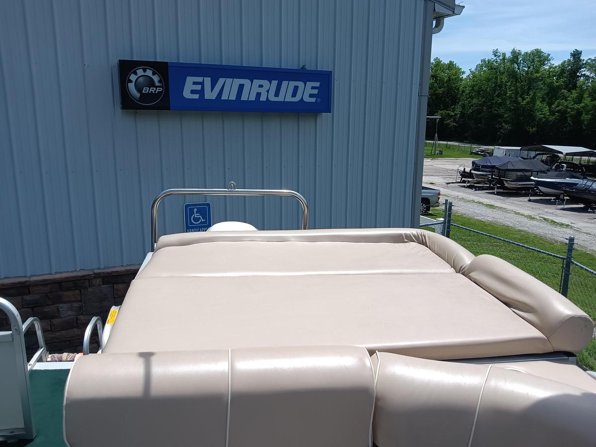 Used 2003 Playbuoy Windjammer 2223 SE