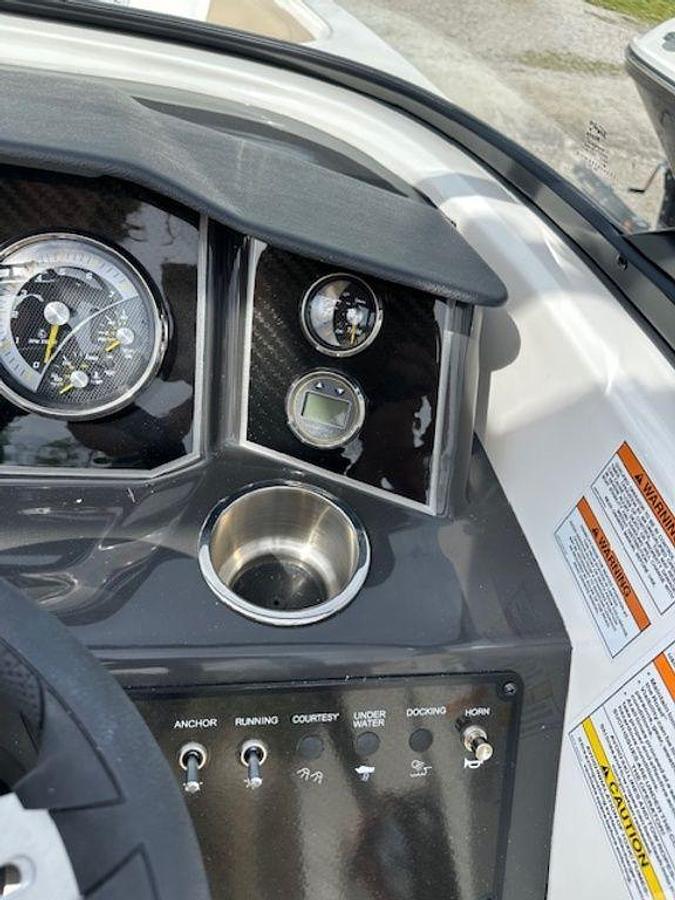 2025 Bayliner VR5 Bowrider